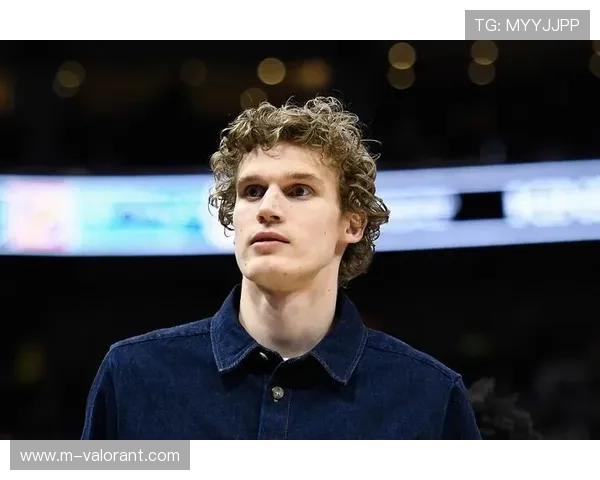 爵士篮板榜第三，马尔卡宁内外结合策略